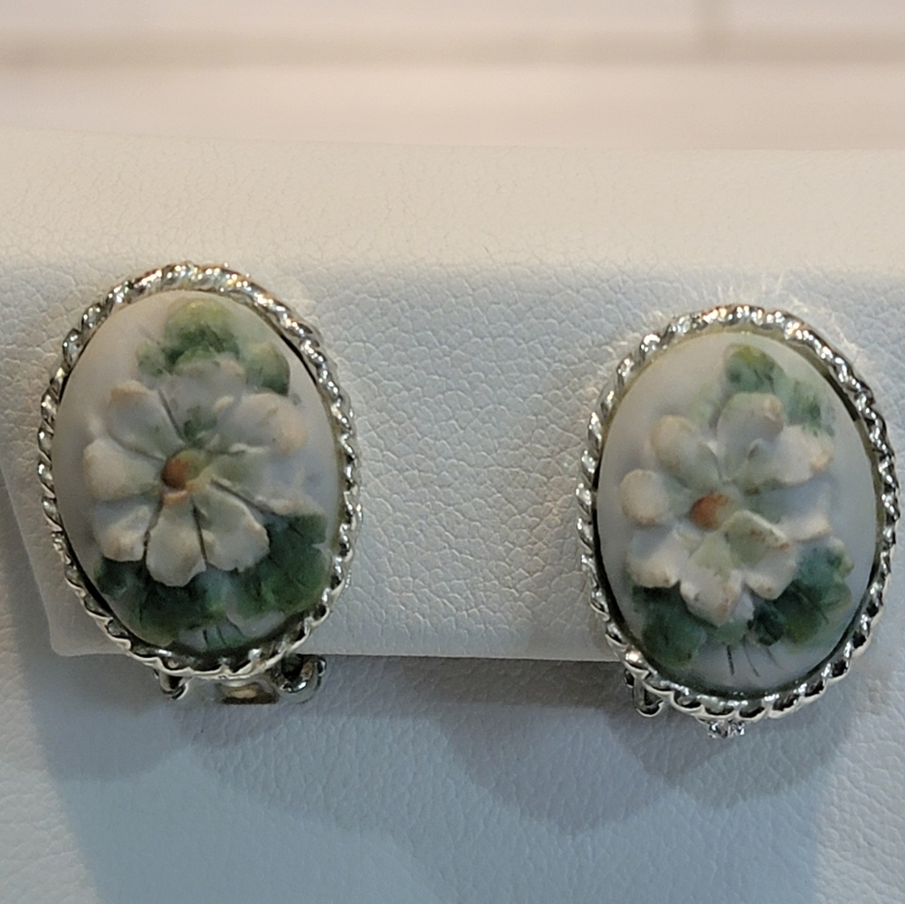 Vintage Floral Cabochon Silver Tone Oval Clip On Statement Earrings